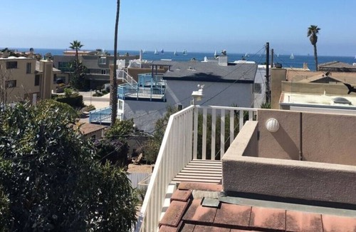 Silver Strand House | Modern Beach Home, Steps to Sand! 4 Bed/ 4 Bath, Ocean View Deck, Guest Apt.