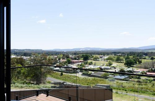 Beaconsfield House | Modern Beaconsfield Retreat with Town Views