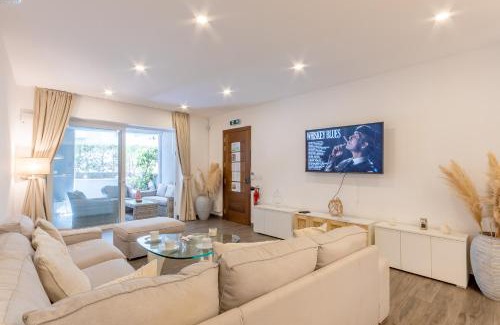 Qawra Apartment | Modern Beautiful Pool And Sea Apt Qawra - Happy Rentals