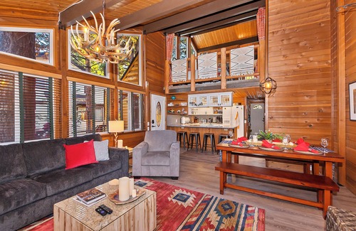 Big Bear Cabin | Modern Big Bear Cabin w/Hot Tub – Short Drive to Lake!
