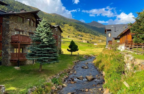 Soldeu Apartment | Modern Blue Studio En Valle De Incles - Parking Gratis l by BonesVacances