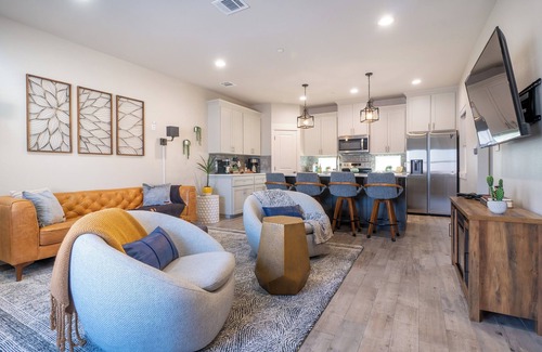 Boerne House | Modern Boerne Rental. 2 Master Suites + 2 Remote Workstations. Near Main Street!