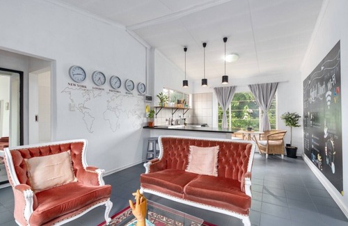 Centurion Hotel | Modern Bohemian Apartment with Pool, Fibre Wi-Fi and Bbq Patio in Centurion