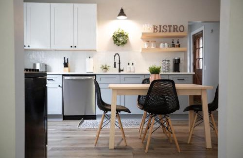 Highland House | Modern Boho Bungalow - Near MOA