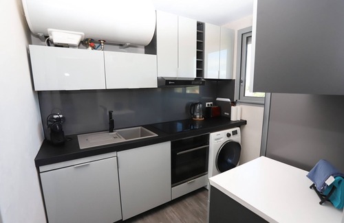 Saint-Cyprien Plage Apartment | Modern, bright apartment facing the sea, TOP à St Cyprien