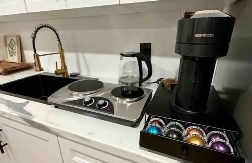 Grimsby House | Modern, Bright, Spacious 2 Bedroom Guest Suite - Entire Separate Basement