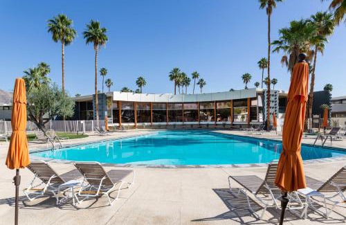 Twin Palms Apartment | Modern Bungalow in Historic Ocotillo Lodge!