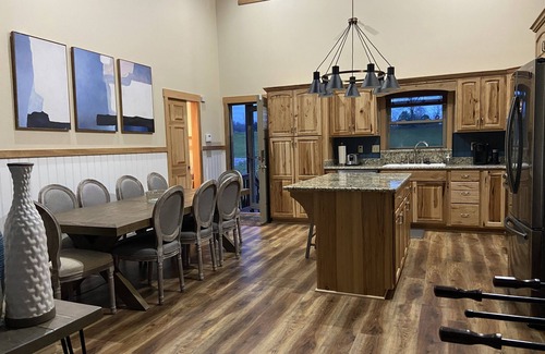 Burkesville Cabin | Modern Cabin on trophy section of Cumberland River-Minutes to Dale Hollow