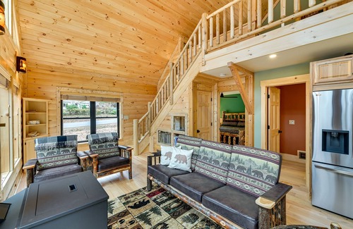 Gloversville Cabin | Modern Cabin w/Hot Tub & Sacandaga Lake Access!