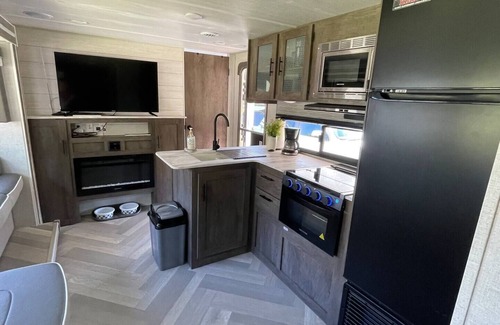 Oil City House | Modern Camper for rent at Caddo Lake with Kayaks, Caddo Lake Cabins, Oil City, La.