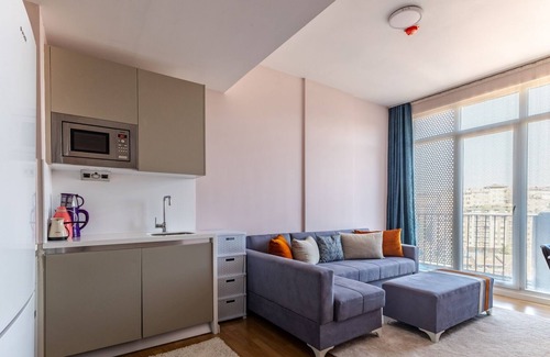 Kagithane Apartment | Modern Central Flat w Balcony 5 min to Metrobus