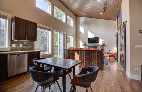 Brightwood Ski Chalet | Modern Chalet Mt. Hood Village