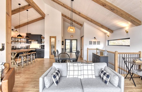 Nominingue Ski Chalet | Modern Chalet with Dock & Spa - Cordon 144