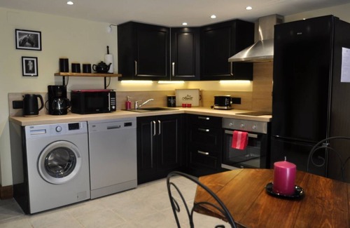 Nere Cottage | Modern Charentais gîtes, heated pool, free wifi. Kids can be kids & adults relax