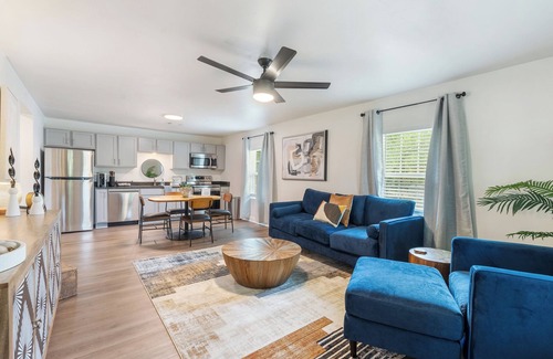 Benton House | Modern Charming 3BR/2BA Home. Walking distance to Downtown Benton & Tyndall Park