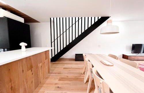 East Flatbush Apartment | Modern, Charming, Spacious 3-Bedroom Retreat in Brooklyn with Rem-casa