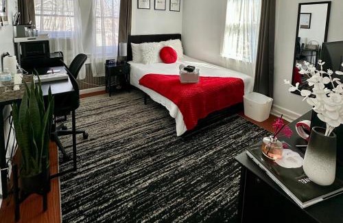 Hicksville House | Modern Chic CoCo Chanel Inspired * Biz Friendly * Close To All