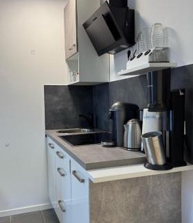 Ronsdorf Apartment | Modern city apartment with parking
