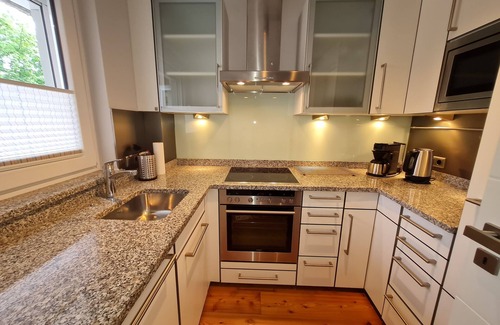 Mitte Apartment | Modern city apartment with balcony and private parking space in a quiet location