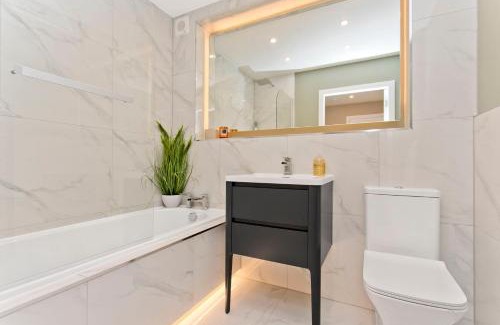 Bonnington Apartment | Modern City Centre 2 Bedroom 2 Bathroom Apartments, Main Door Ground with Private Parking