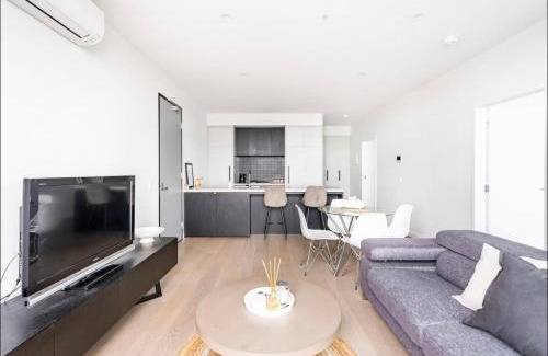 Clayton South Apartment | Modern Clayton apartment close to uni and hospital