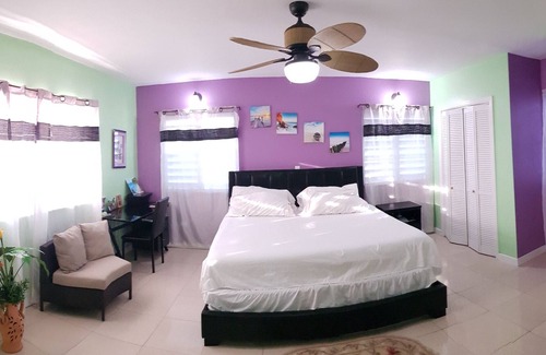 Davy Hill House | Modern, clean, spacious home. Easy reach to main attraction