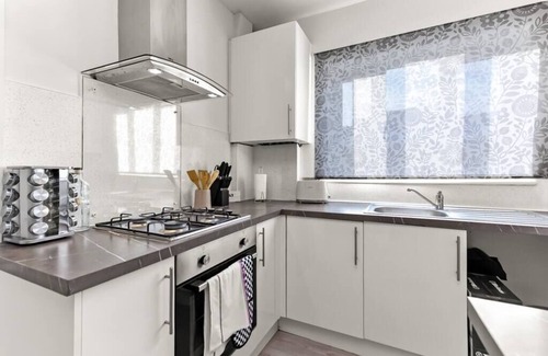 Chase House | Modern, Clean, Stylish and Totally Hassle-Free!
