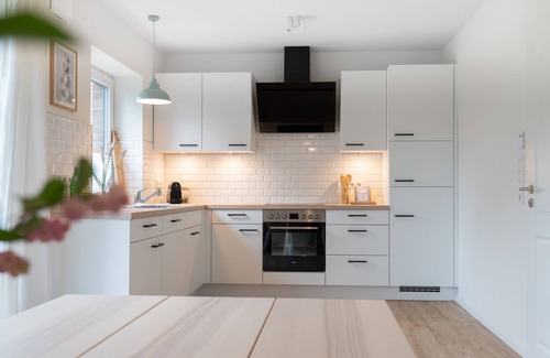 Mildstedt Apartment | Modern coastal hut #1 in beach house style