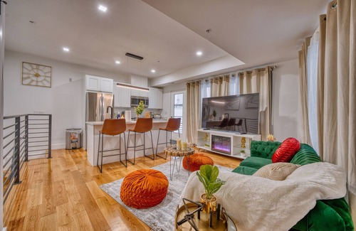 Brightwood Park Apartment | Modern & Colorful ~ 5 STAR Location