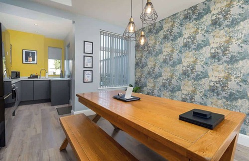Handsworth House | Modern Comfort★500mb BBand Speed★Near City & Peaks
