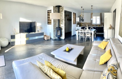 Claret Villa | Modern comfort house, tastefully decorated, in a superb picturesque village