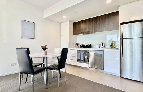 Hurstville Apartment | Modern Comfort Hurstville 1BR Wifi Train Business