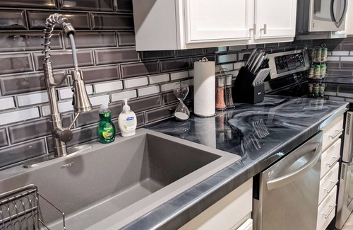 Jackson Hole Condo | Modern Comfort in Prime Location: Stylishly Remodeled Condo Steps from Downtown