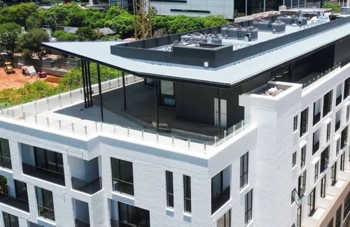 Greater Johannesburg Metropolitan Area Apartment | Modern Comfort in the heart of Rosebank