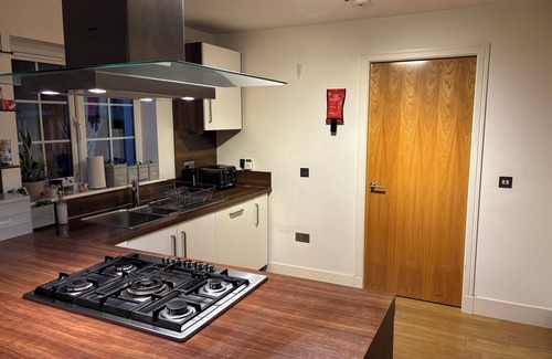 Ratho House | Modern Comfort Meets Countryside Charm|Spacious 3BR Detached Home near Edinburgh