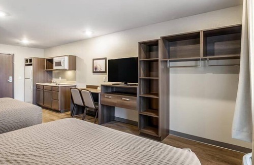 Bellflower Hotel | Modern Comforts in a Charming Locale! Full Kitchen, Pets Allowed, Free Parking!