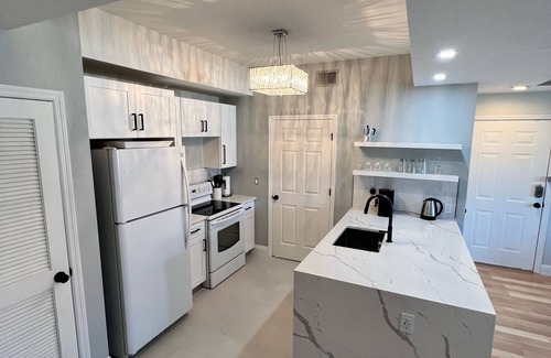McGregor Apartment | Modern Condo