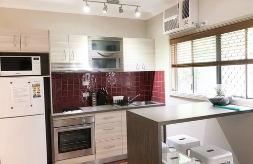 Whitfield House | Modern & Cosy Granny Flat in Cairns- WiFi included