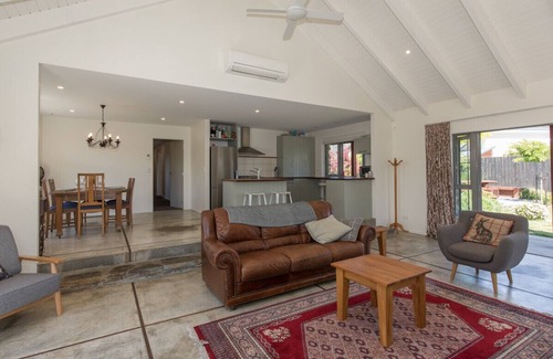 Albert Town Cottage | Modern Cottage Charm - Albert Town near Wanaka
