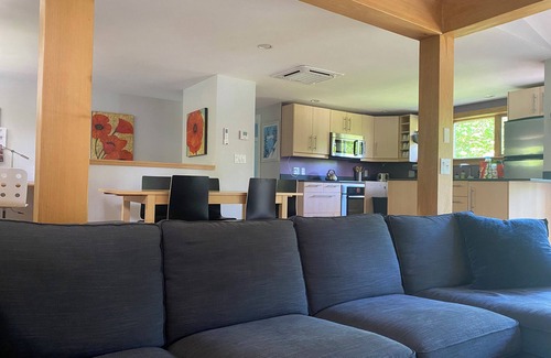 Jackson Cottage | Modern Cottage Jackson, NH. Minutes from Hiking, Shopping, Storyland, Skiing