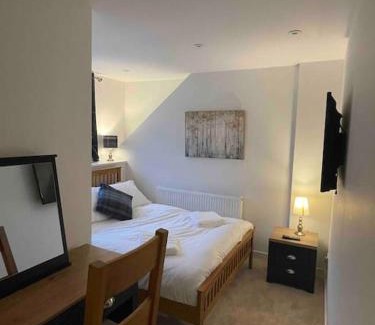 Kirkcudbright Apartment | Modern cottage with hot tub