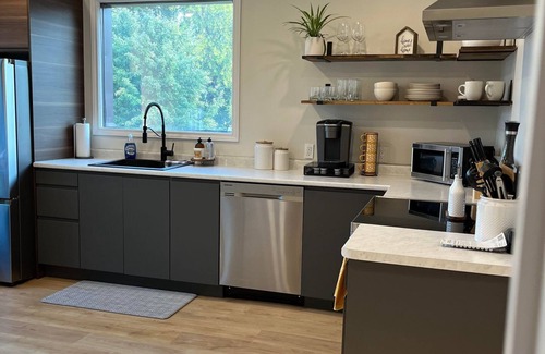 Thunder Bay House | Modern Cozy 3 Bedroom Home