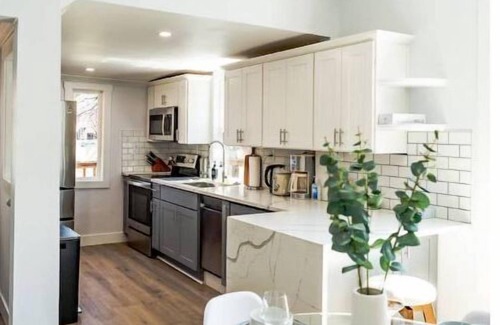 King House | Modern Cozy - 94 Walkscore - Pet Friednly - Near legacy Emanual
