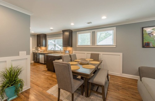 East Atlanta House | Modern Cozy Bungalow in East Atlanta Village