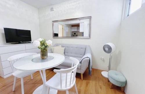 Sasa Apartment | Modern Cozy Condo with Smart Lock at Seawind