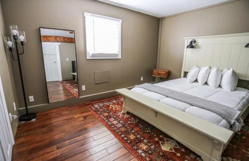 Center Conway House | Modern & Cozy Getaway House near Conway lake - Pet Friendly