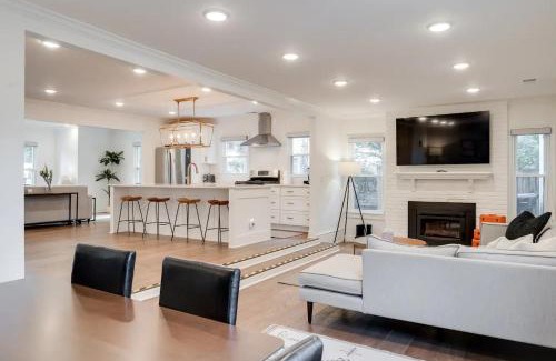 Rockcreek Lexington Road House | Modern cozy residential home local experience
