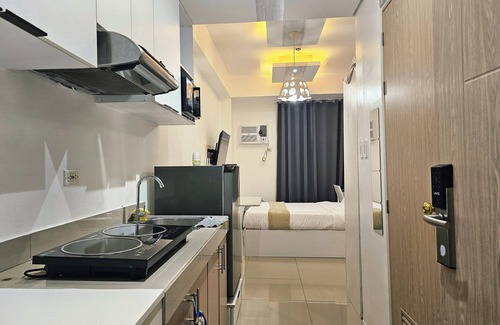 Dasmarinas Condo | Modern Cozy Studio with Netflix