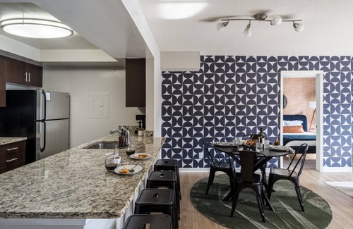 Crystal City Apartment | Modern Crystal City Retreat | Near D.C. Landmarks, Amazon HQ2 & Metro Access