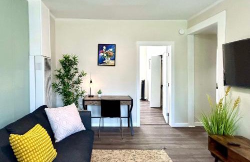 Renton Apartment | Modern Deluxe Kitchen, King Bed, Laundry, DT Renton close to Valley Med & SeaTac